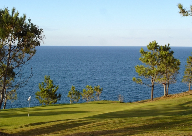 | Foto: https://www.ruta365.es/es/campos/campo-de-golf-luarca/#&gid=1&pid=2