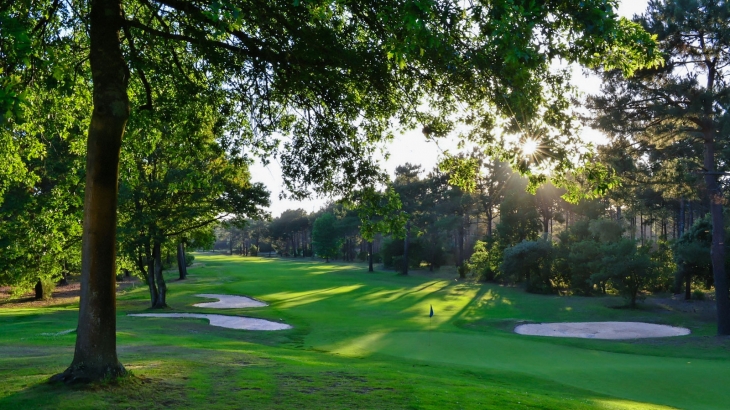 | Foto: https://jouer.golf/es/golf/ugolf-lacanau/