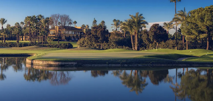 | Foto: https://leclub-golf.com/es/green-fees/espana/5-real-club-sevilla-golf