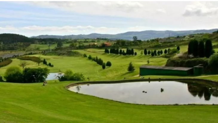| Foto: https://www.teetimes.pt/golf-course/villaviciosa/