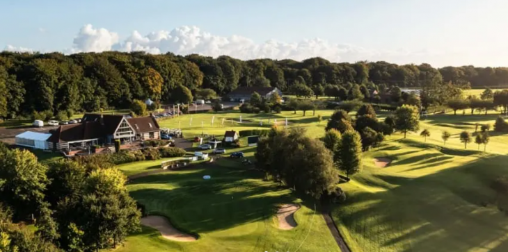 | Foto: https://leclub-golf.com/es/green-fees/francia/5-aa-saint-omer-golf-club
